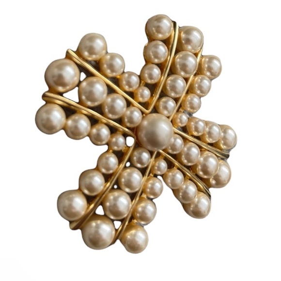 Vintage Joan Rivers Pearl Maltese Cross Brooch Pin - Picture 4 of 6